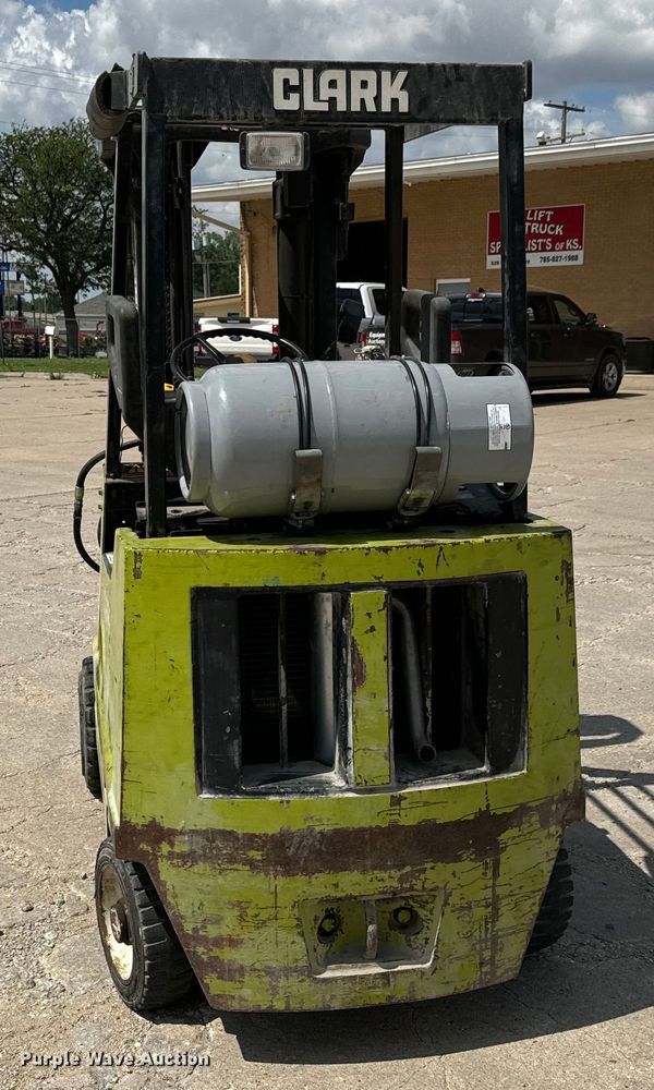 image for item MU9833 Clark GCS22 forklift
