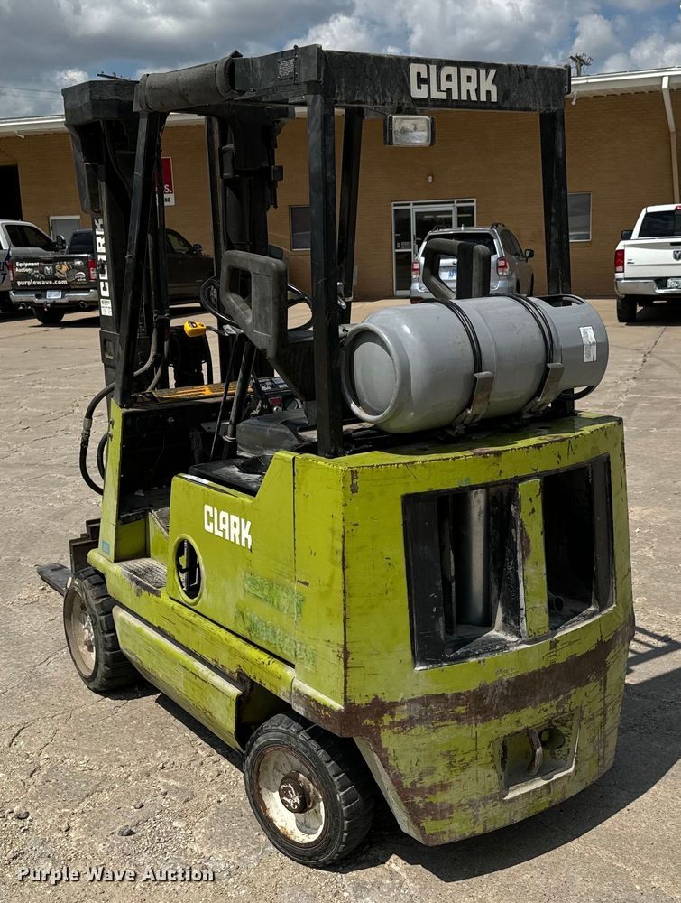 image for item MU9833 Clark GCS22 forklift