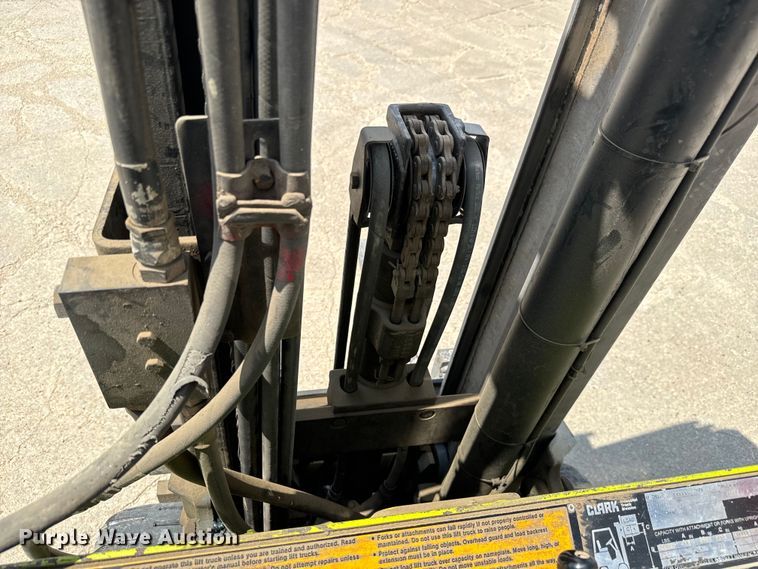 image for item MU9833 Clark GCS22 forklift