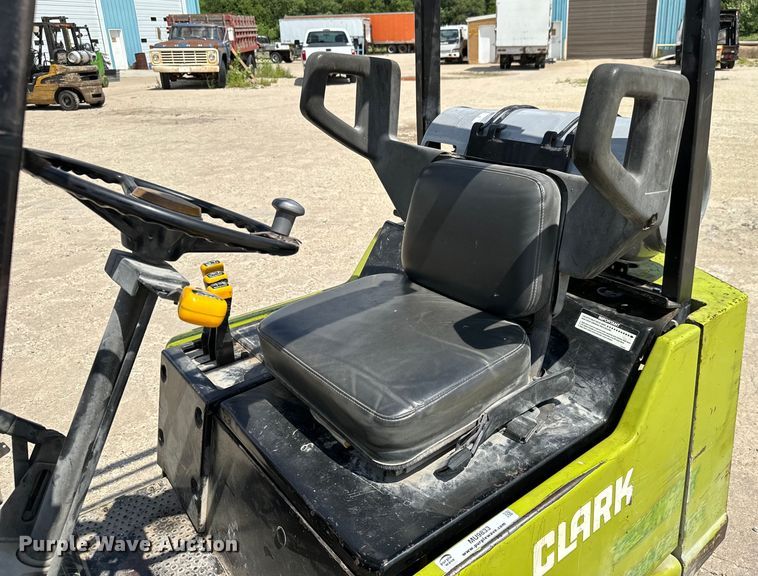image for item MU9833 Clark GCS22 forklift