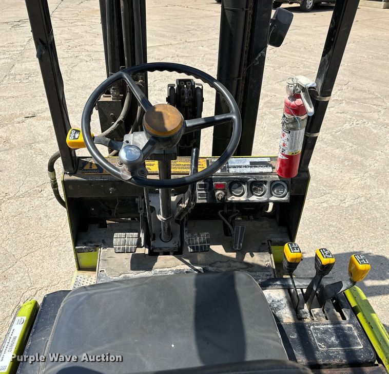 image for item MU9833 Clark GCS22 forklift