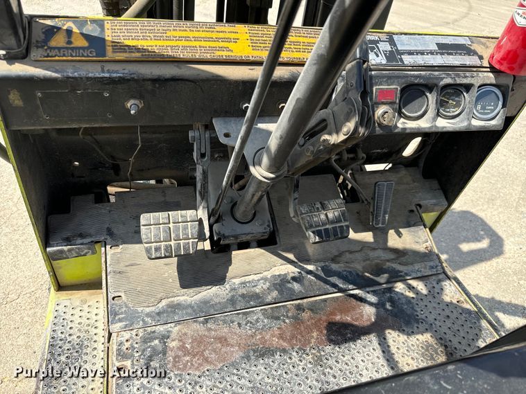 image for item MU9833 Clark GCS22 forklift