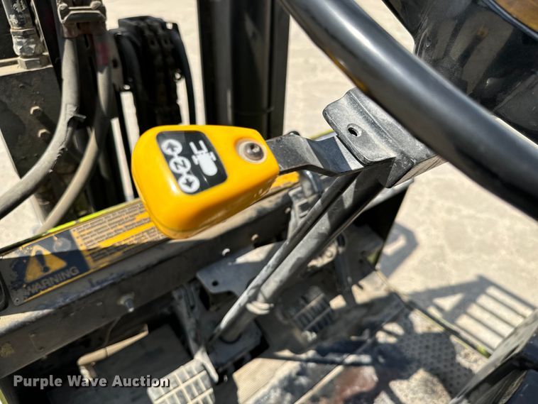 image for item MU9833 Clark GCS22 forklift