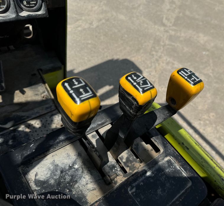 image for item MU9833 Clark GCS22 forklift