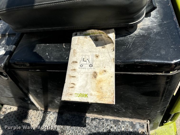 image for item MU9833 Clark GCS22 forklift