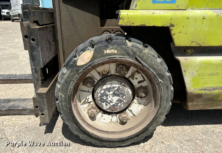 image for item MU9833 Clark GCS22 forklift