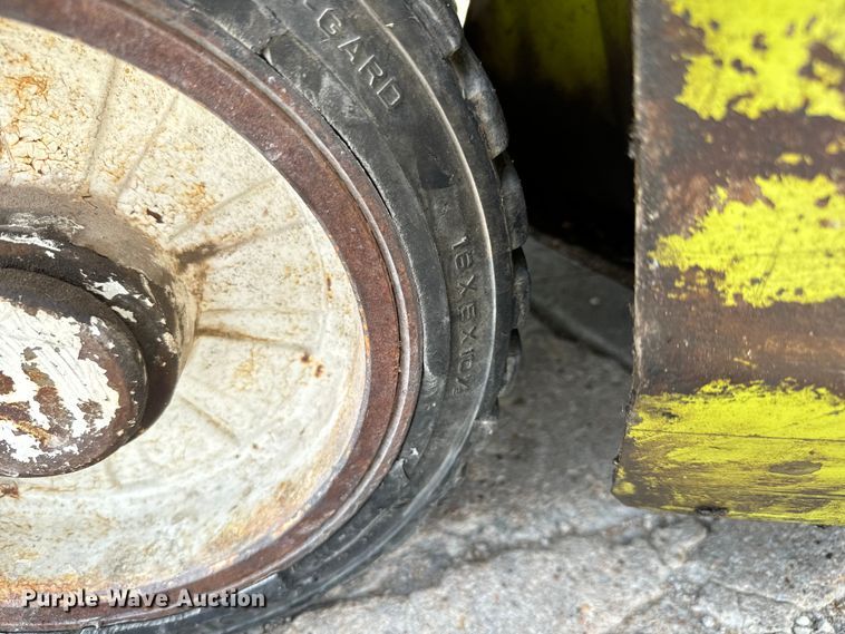 image for item MU9833 Clark GCS22 forklift