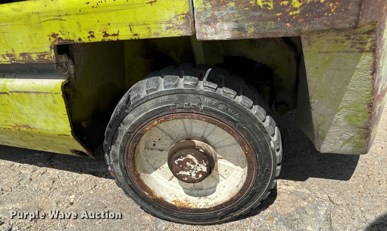 image for item MU9833 Clark GCS22 forklift