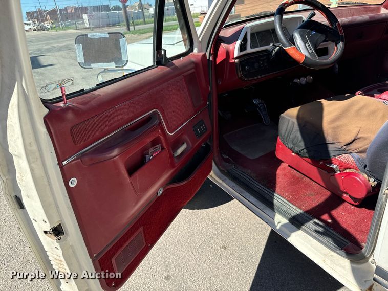 image for item MU9839 1989 Ford Bronco  SUV