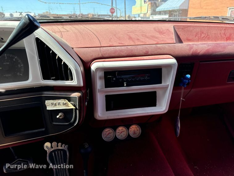 image for item MU9839 1989 Ford Bronco  SUV