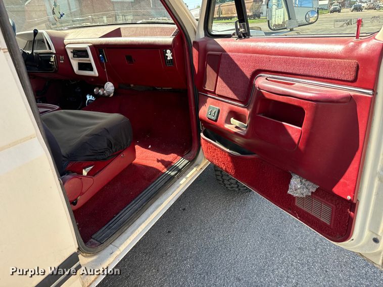 image for item MU9839 1989 Ford Bronco  SUV