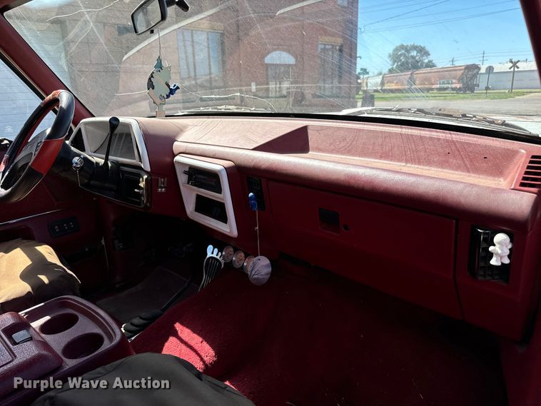 image for item MU9839 1989 Ford Bronco  SUV