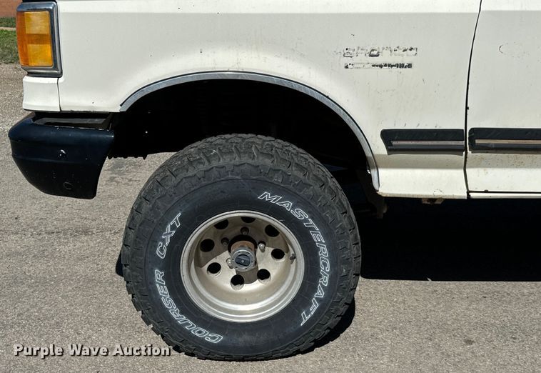 image for item MU9839 1989 Ford Bronco  SUV