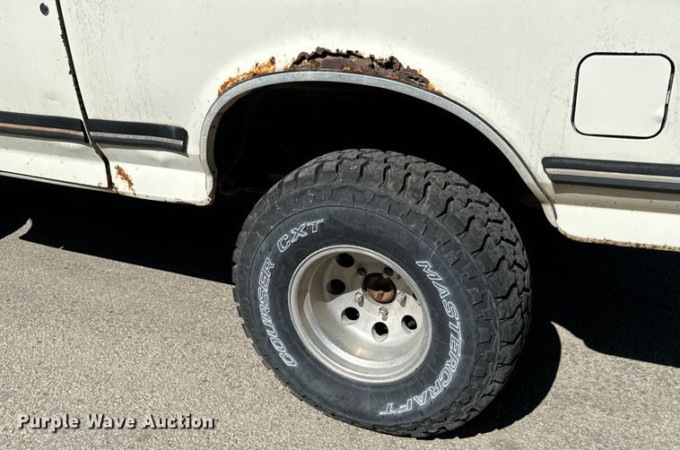 image for item MU9839 1989 Ford Bronco  SUV