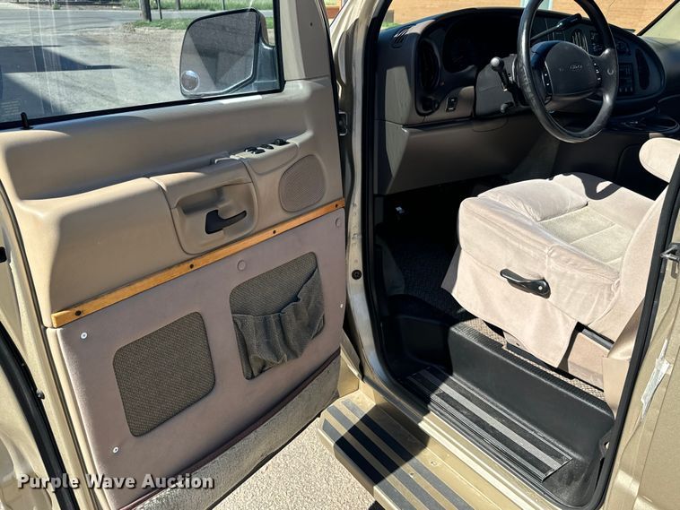 image for item MU9840 1999 Ford E150 handicap accessible van