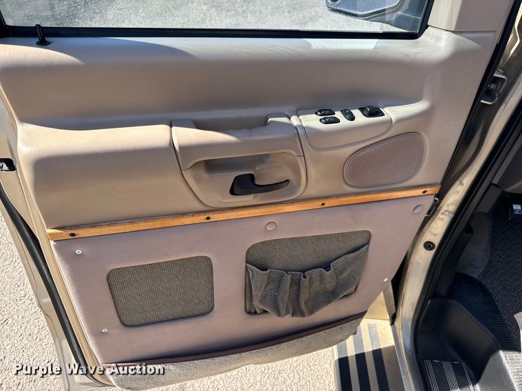 image for item MU9840 1999 Ford E150 handicap accessible van