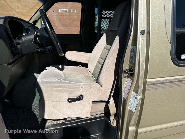 image for item MU9840 1999 Ford E150 handicap accessible van