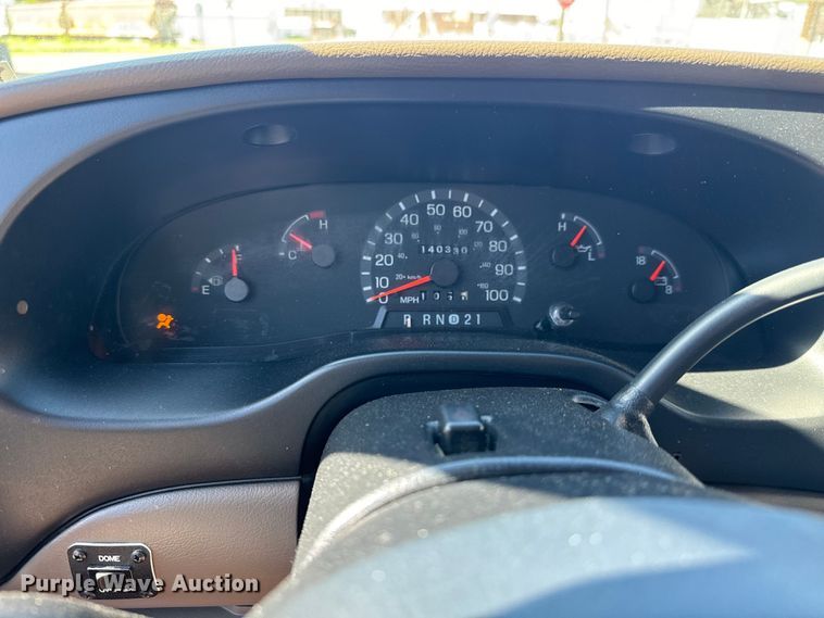 image for item MU9840 1999 Ford E150 handicap accessible van