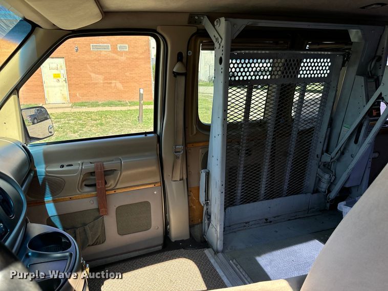 image for item MU9840 1999 Ford E150 handicap accessible van