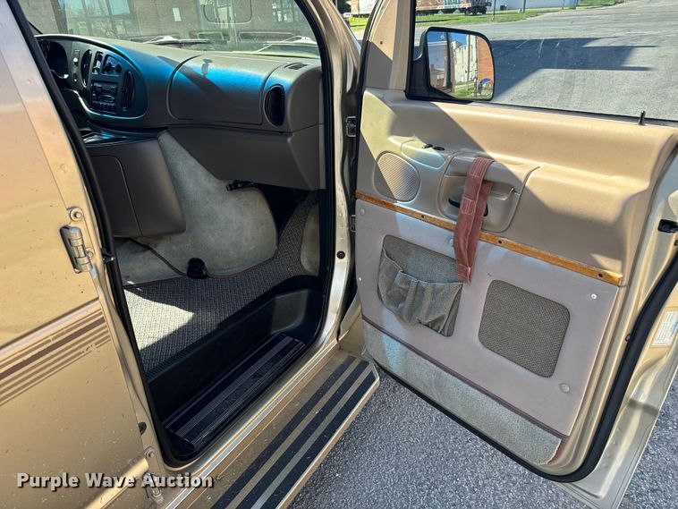 image for item MU9840 1999 Ford E150 handicap accessible van