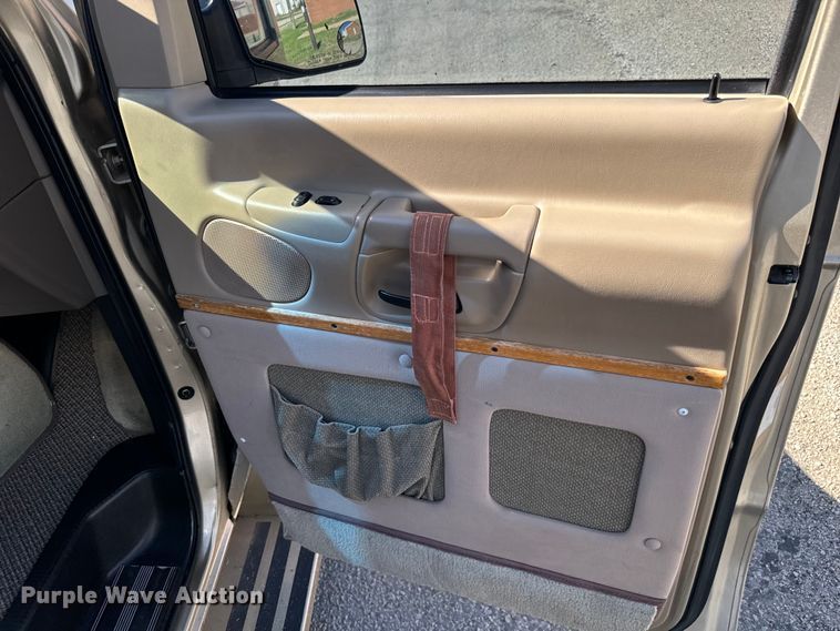 image for item MU9840 1999 Ford E150 handicap accessible van