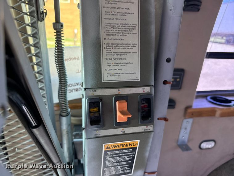 image for item MU9840 1999 Ford E150 handicap accessible van