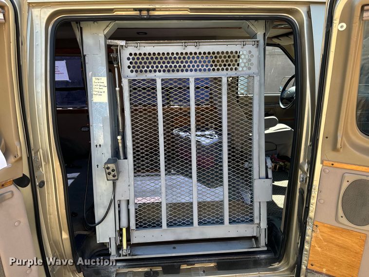image for item MU9840 1999 Ford E150 handicap accessible van