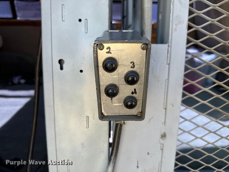 image for item MU9840 1999 Ford E150 handicap accessible van