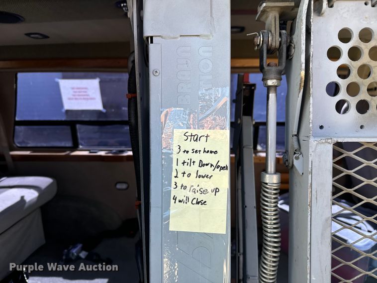 image for item MU9840 1999 Ford E150 handicap accessible van