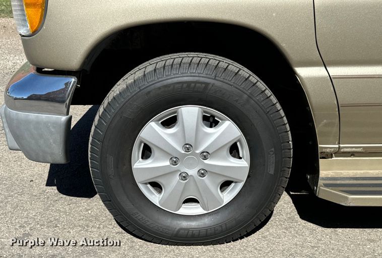 image for item MU9840 1999 Ford E150 handicap accessible van