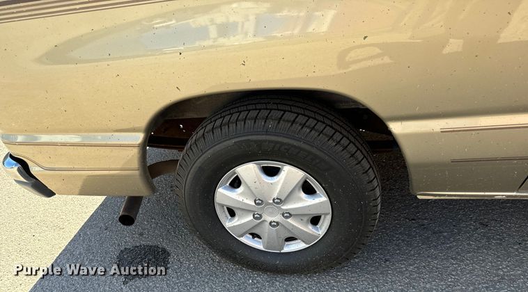 image for item MU9840 1999 Ford E150 handicap accessible van