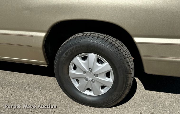 image for item MU9840 1999 Ford E150 handicap accessible van