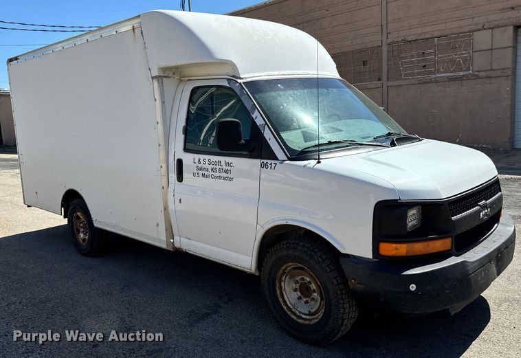 image for item MU9841 2006 Chevrolet  Express 3500 delivery truck