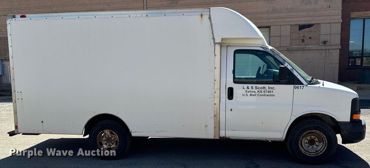 image for item MU9841 2006 Chevrolet  Express 3500 delivery truck