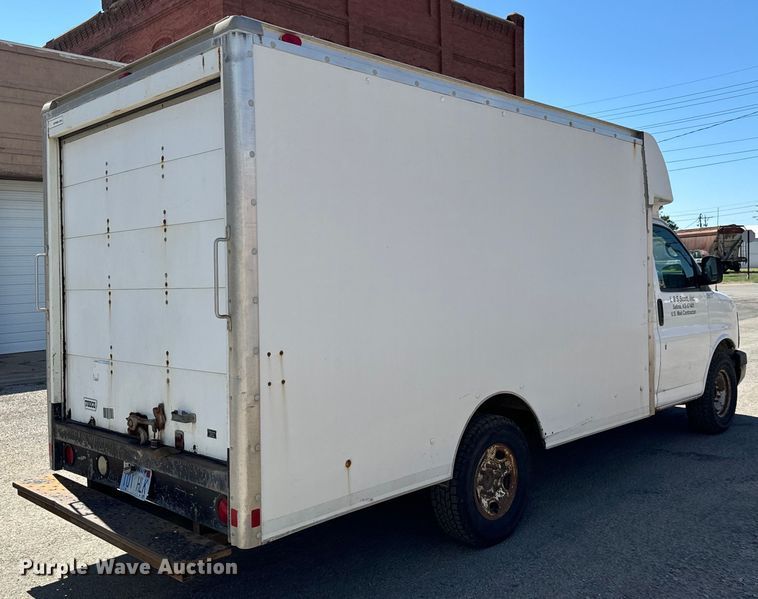 image for item MU9841 2006 Chevrolet  Express 3500 delivery truck