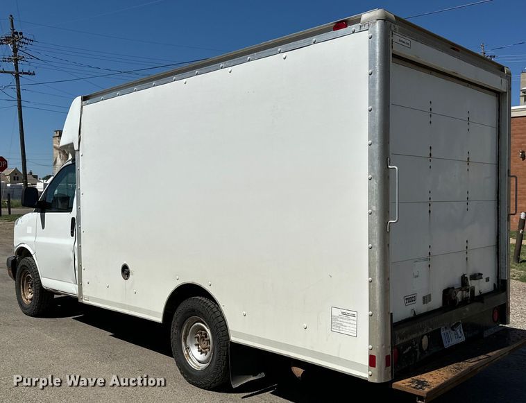 image for item MU9841 2006 Chevrolet  Express 3500 delivery truck