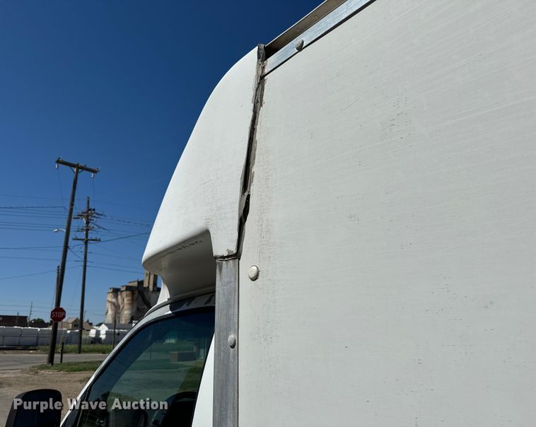 image for item MU9841 2006 Chevrolet  Express 3500 delivery truck