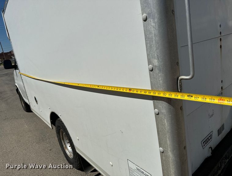 image for item MU9841 2006 Chevrolet  Express 3500 delivery truck