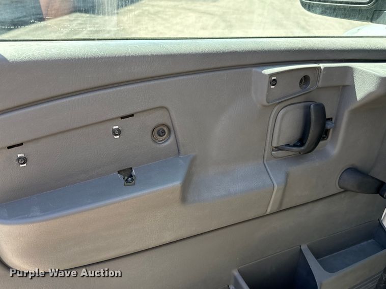 image for item MU9841 2006 Chevrolet  Express 3500 delivery truck