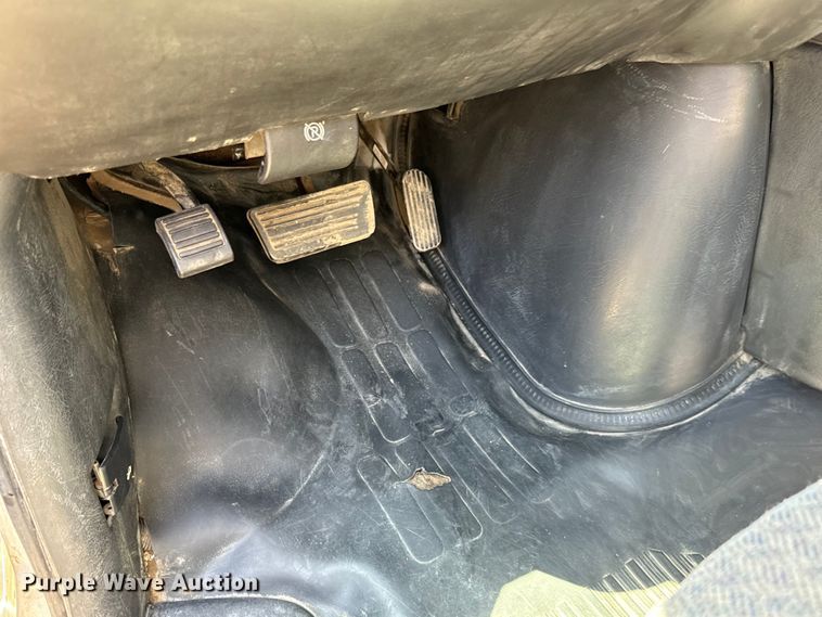 image for item MU9841 2006 Chevrolet  Express 3500 delivery truck