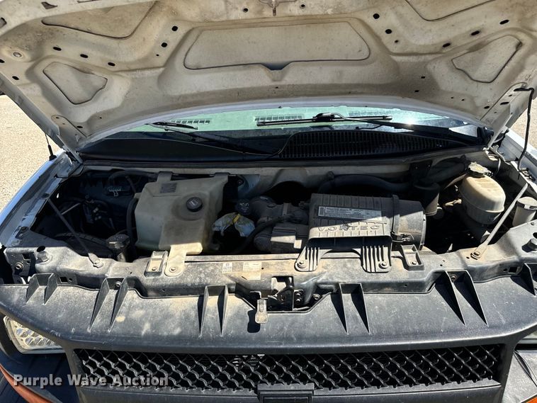 image for item MU9841 2006 Chevrolet  Express 3500 delivery truck