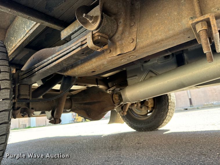 image for item MU9841 2006 Chevrolet  Express 3500 delivery truck