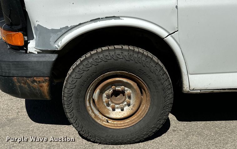 image for item MU9841 2006 Chevrolet  Express 3500 delivery truck