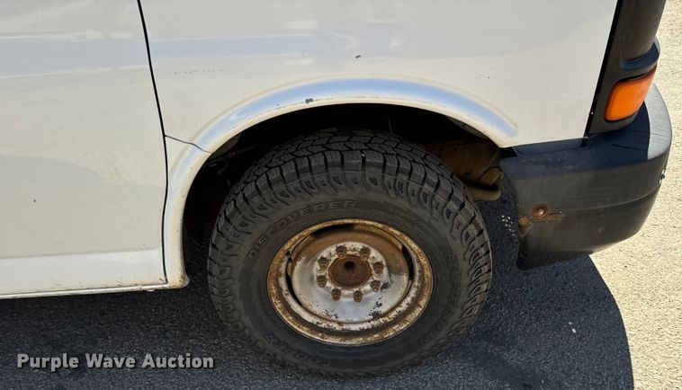 image for item MU9841 2006 Chevrolet  Express 3500 delivery truck