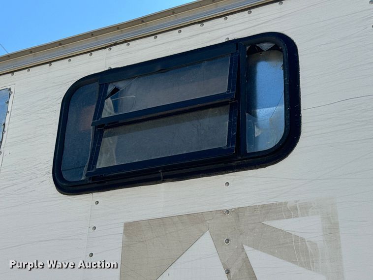 image for item MU9842 2002 Chevrolet  Express G3500 delivery truck