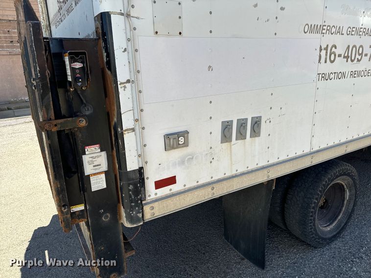 image for item MU9842 2002 Chevrolet  Express G3500 delivery truck