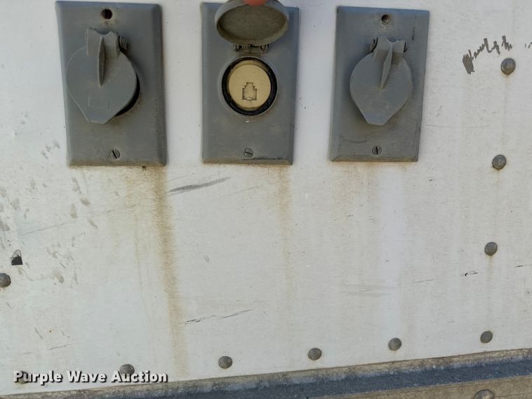 image for item MU9842 2002 Chevrolet  Express G3500 delivery truck