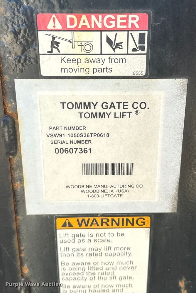 image for item MU9842 2002 Chevrolet  Express G3500 delivery truck