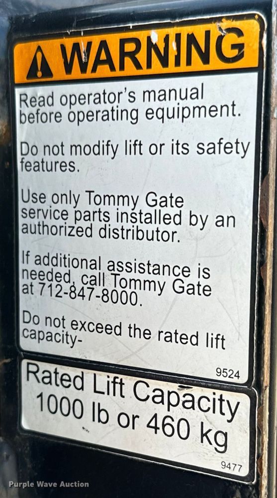 image for item MU9842 2002 Chevrolet  Express G3500 delivery truck