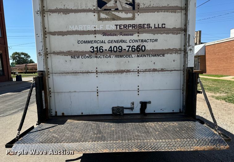 image for item MU9842 2002 Chevrolet  Express G3500 delivery truck